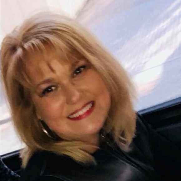 Meet your Posher, Lisa - Picture 1 of 1